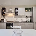 Apartment Guesthost - Porta Susa Elegant & Design *