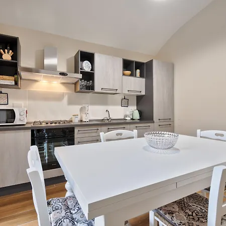 Guesthost - Porta Susa Elegant & Design * トリノ