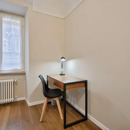 アパート Guesthost - Porta Susa Elegant & Design トリノ