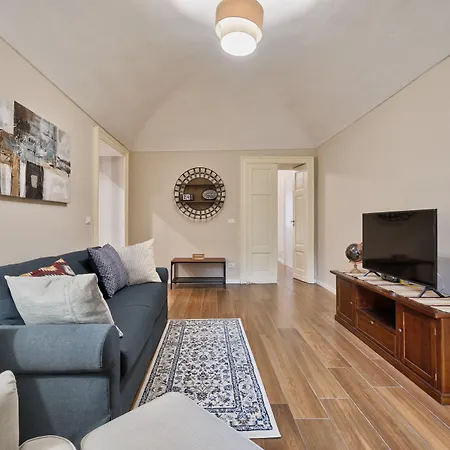 Guesthost - Porta Susa Elegant & Design * トリノ