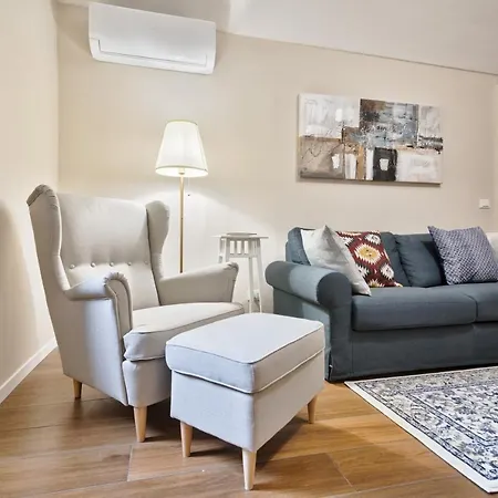 アパート Guesthost - Porta Susa Elegant & Design トリノ