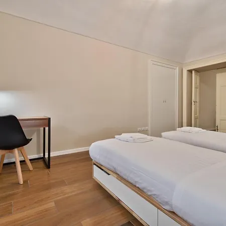 アパート Guesthost - Porta Susa Elegant & Design トリノ