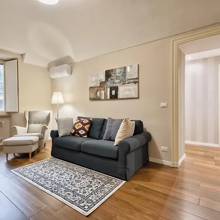 アパート Guesthost - Porta Susa Elegant & Design トリノ