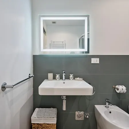 アパート Guesthost - Porta Susa Elegant & Design トリノ