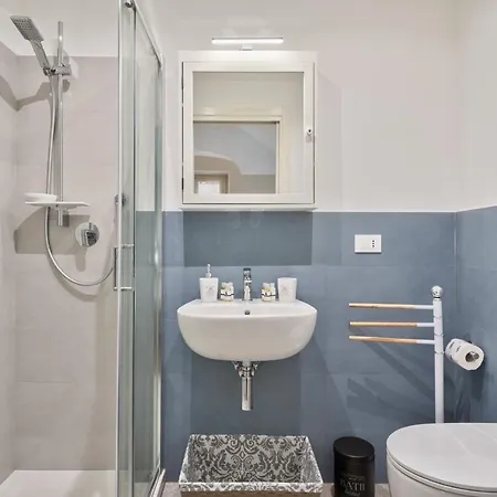 Guesthost - Porta Susa Elegant & Design * トリノ